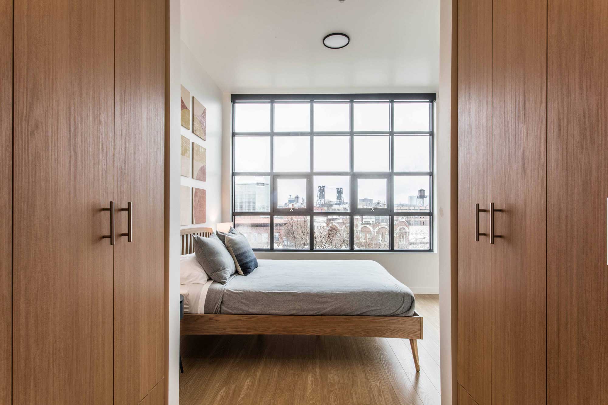 Beautiful spacious views of Portland downtown and Old Town