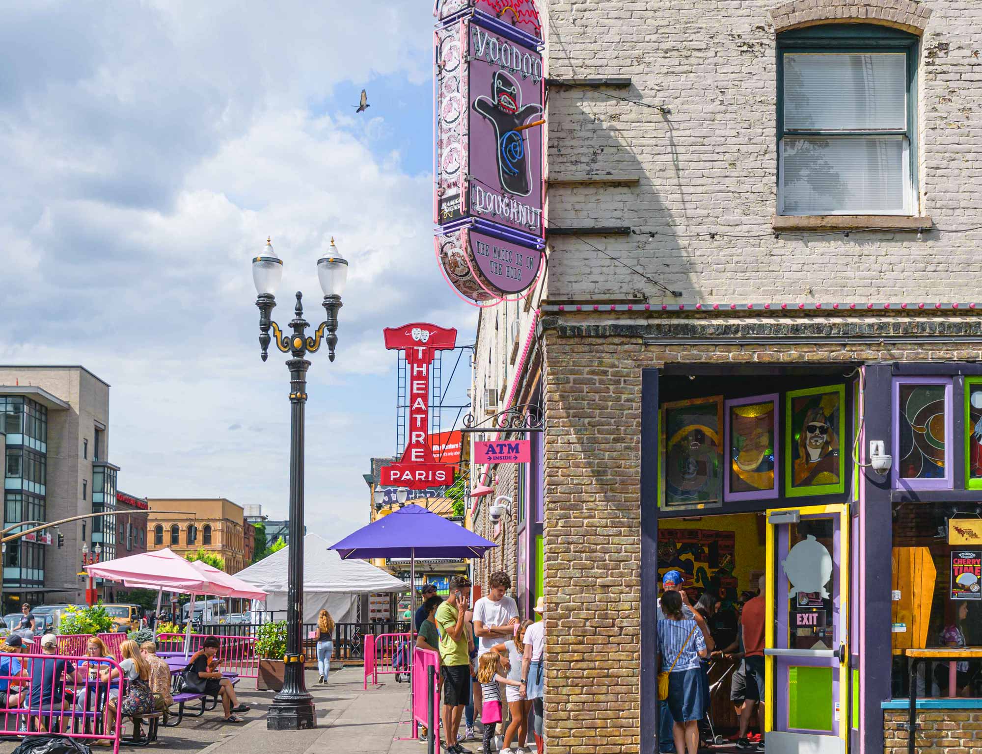 Voodoo Doughnuts lineup with Paris Theater in background